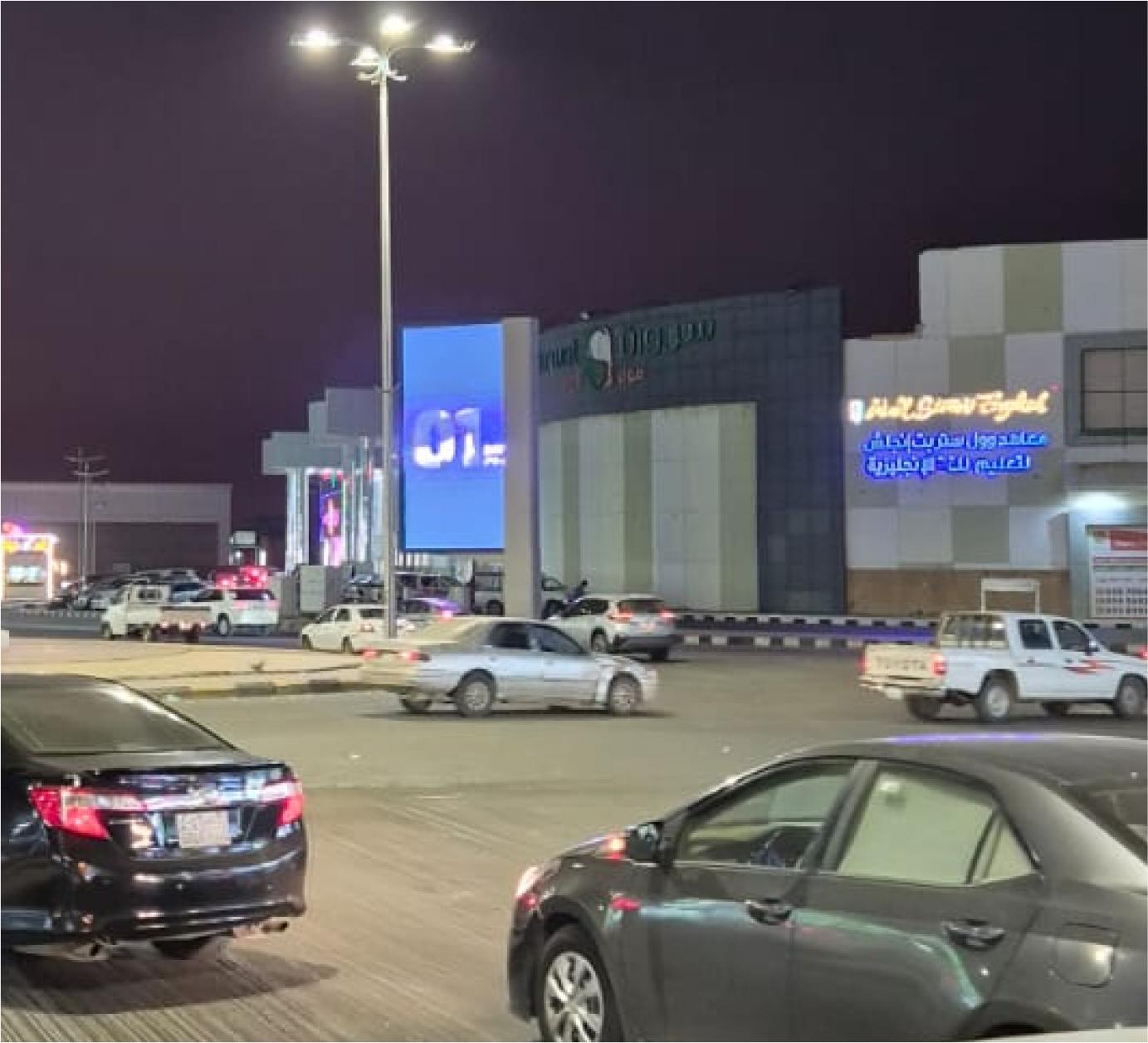 شاشة LED